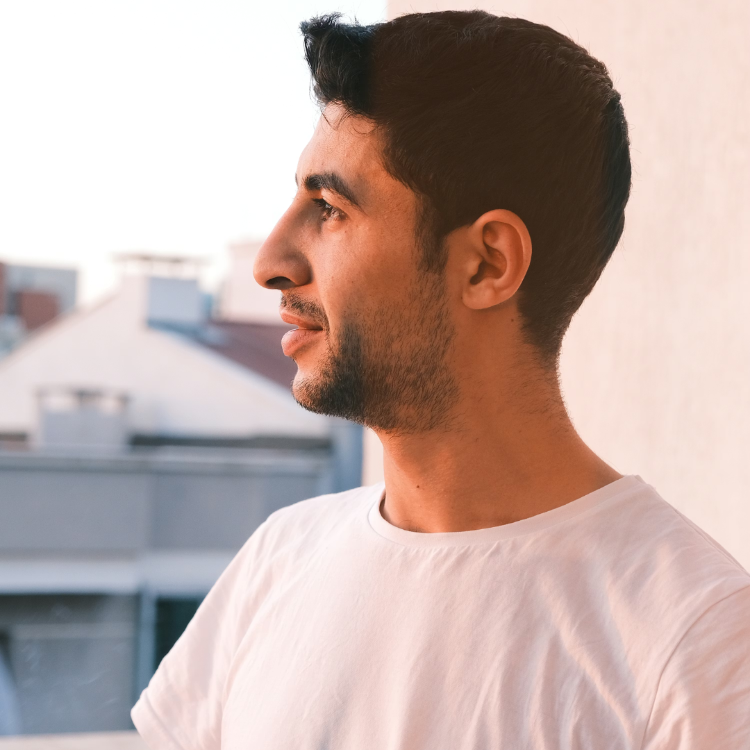 <em>Luis R.</em>